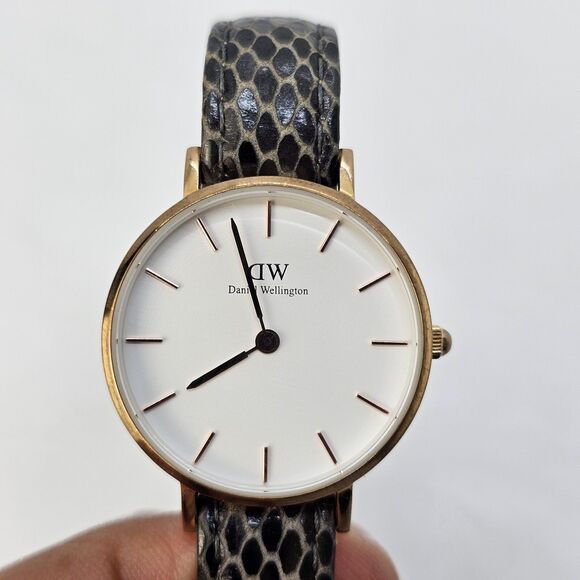 Daniel Wellington Women's Watch White Dial 28MM Leather Band 5.25-7" New Battery - Picture 2 of 13